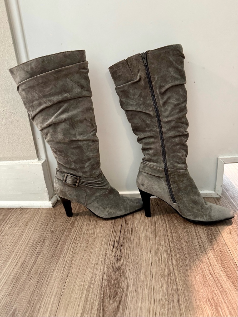Bass Women’s Classic Suede Boots - Gray